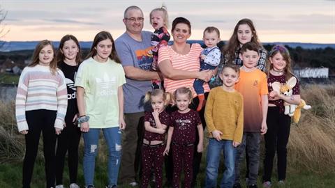 «Δικαιολογούμαι συνέχεια επειδή έκανα 12 παιδιά - ό,τι δεν είναι συνηθισμένο, κατακρίνεται»